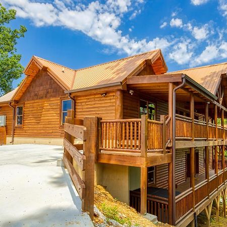 Majestic Splash- 8 Bedroom, Indoor Pool, Hot Tub, 1089 Free Tickets Each Paid Day, Dollywood 세비어빌 외부 사진