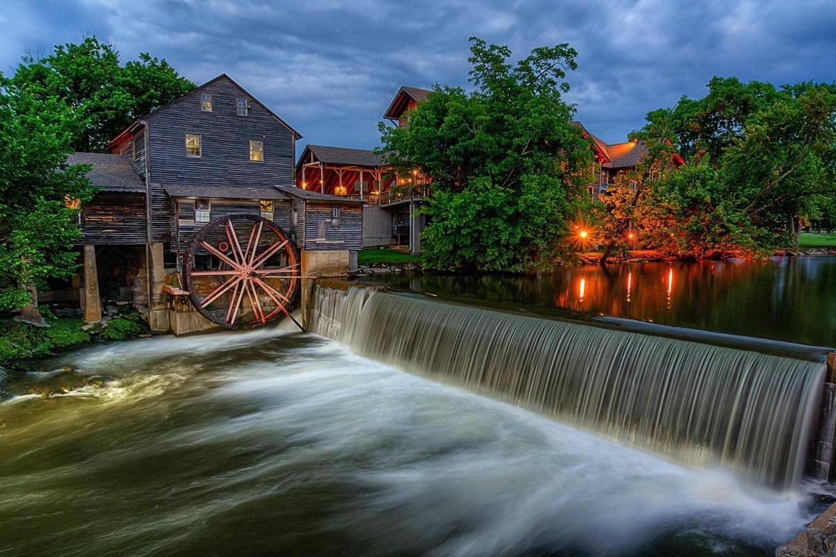 Majestic Splash- 8 Bedroom, Indoor Pool, Hot Tub, 1089 Free Tickets Each Paid Day, Dollywood 세비어빌 외부 사진