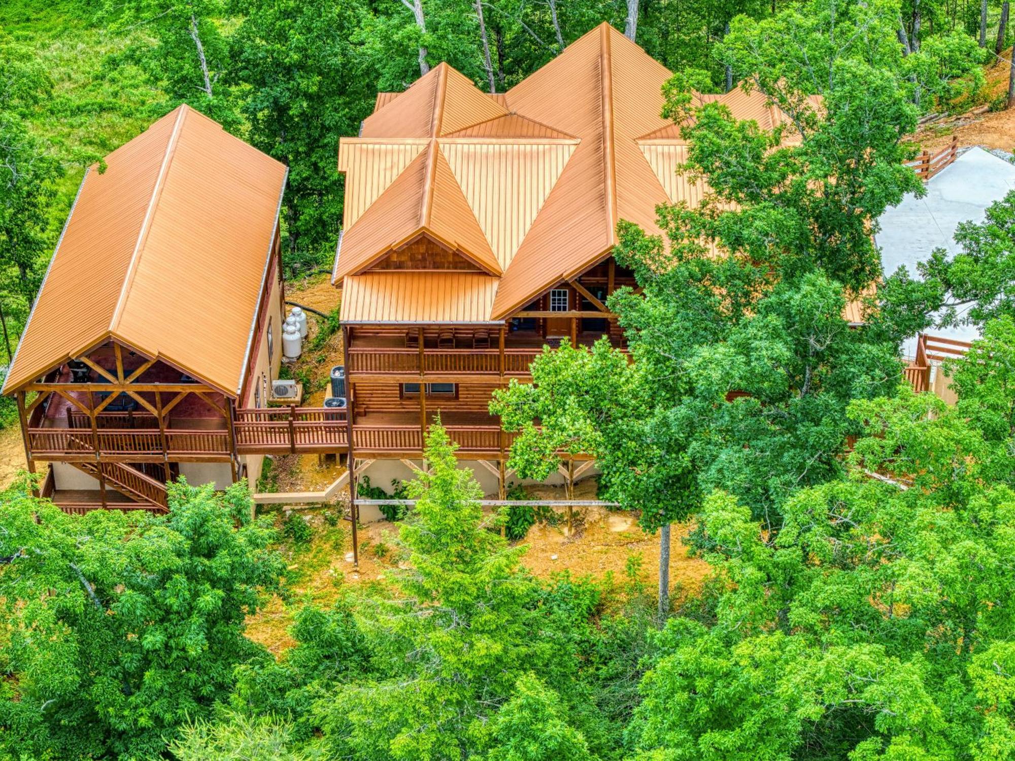 Majestic Splash- 8 Bedroom, Indoor Pool, Hot Tub, 1089 Free Tickets Each Paid Day, Dollywood 세비어빌 외부 사진